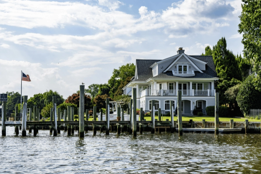 10 Pros and Cons of Buying a Waterfront Home